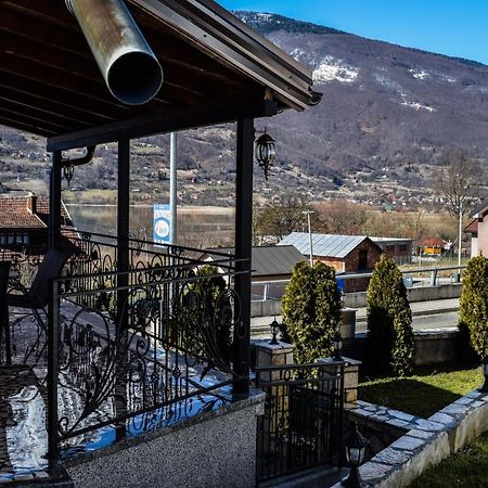 Ema Guest House Плав Екстер'єр фото