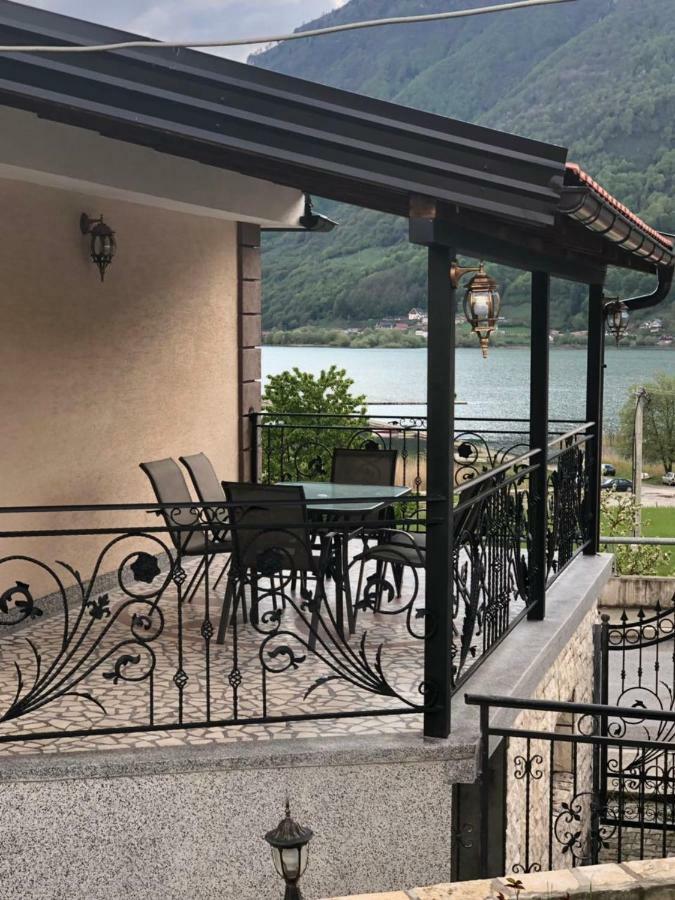 Ema Guest House Плав Екстер'єр фото