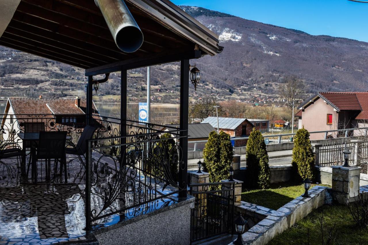Ema Guest House Плав Екстер'єр фото