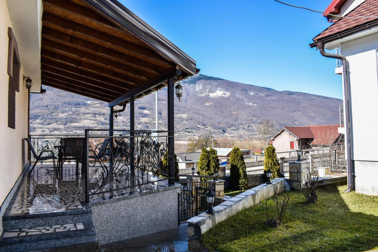 Ema Guest House Плав Екстер'єр фото