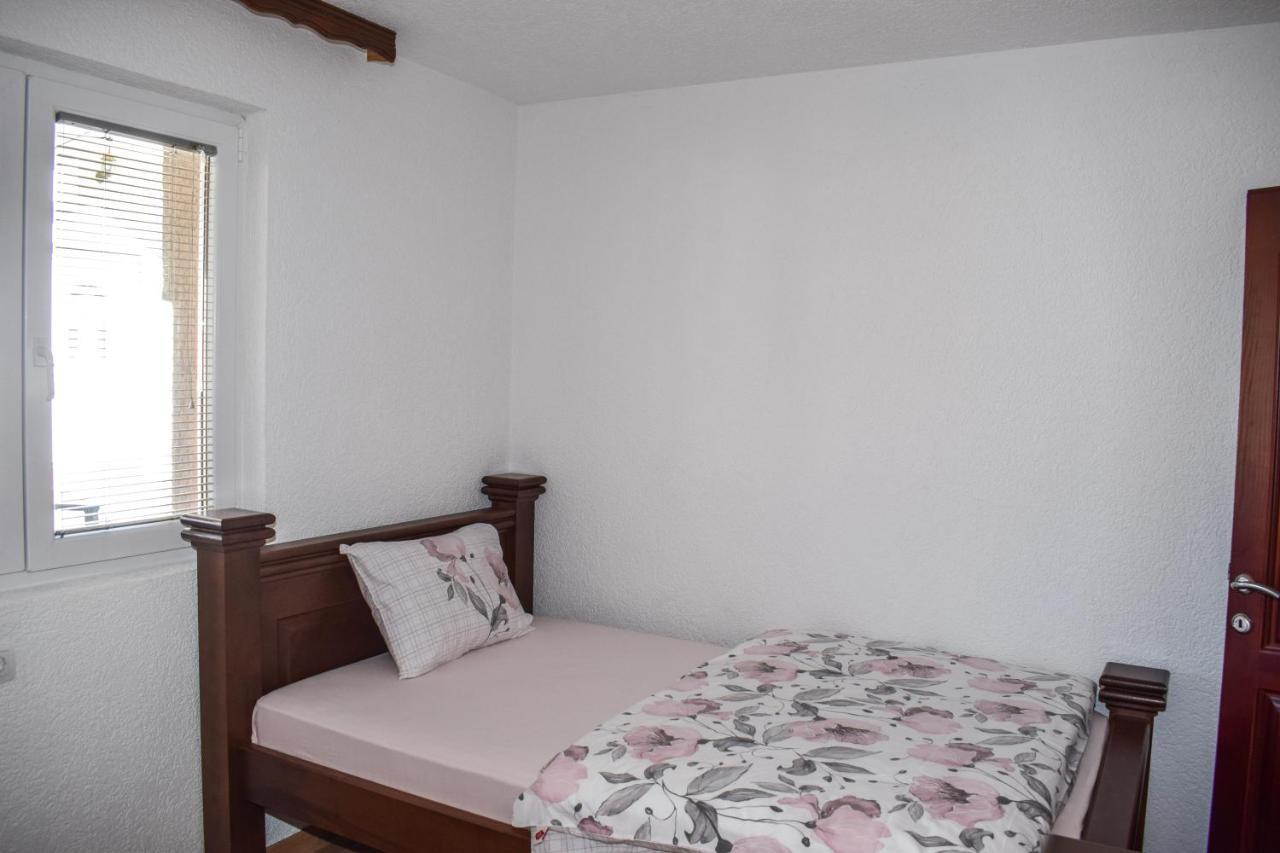 Ema Guest House Плав Екстер'єр фото