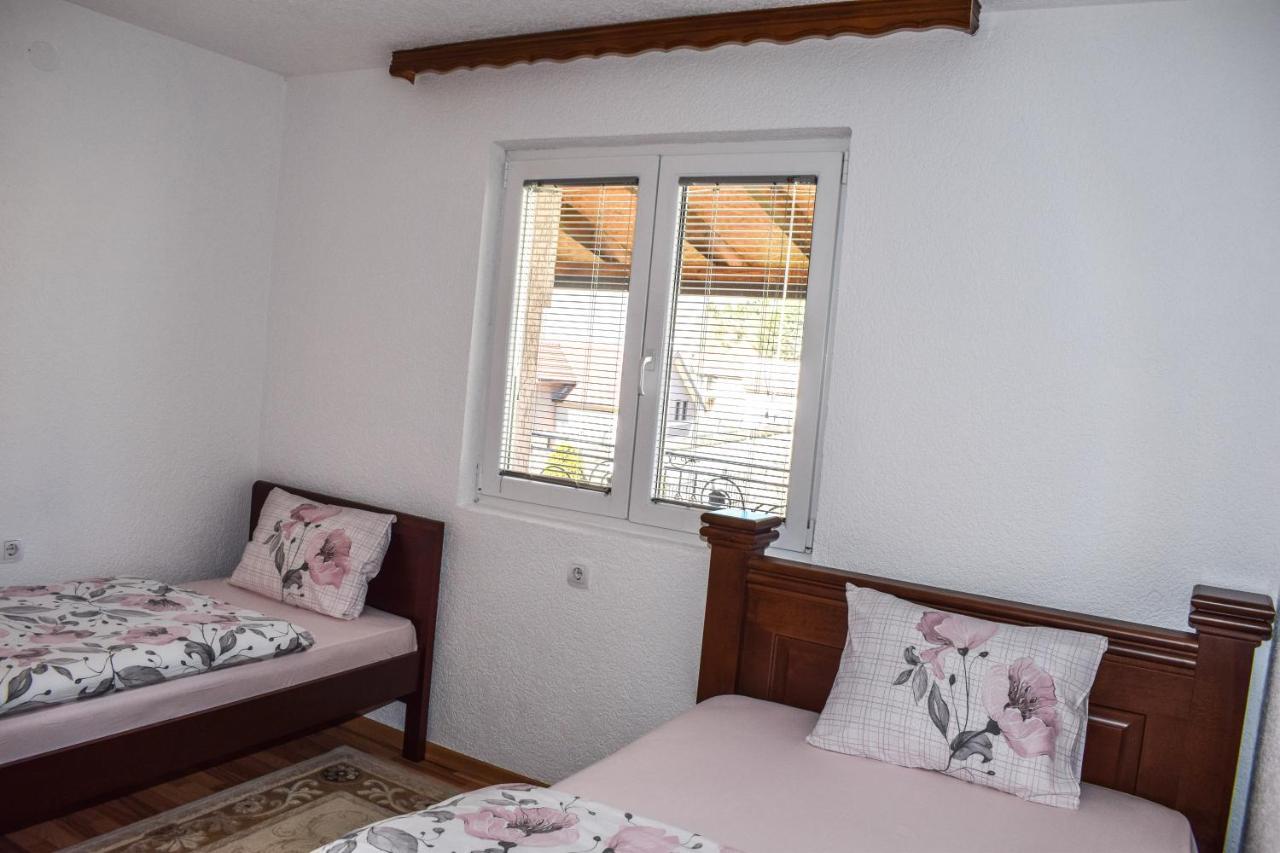 Ema Guest House Плав Екстер'єр фото