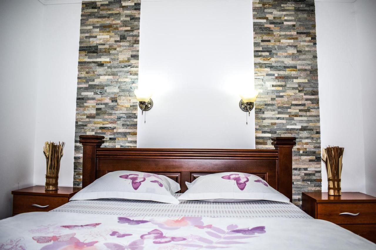 Ema Guest House Плав Екстер'єр фото