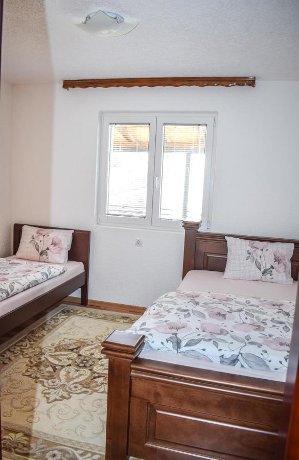 Ema Guest House Плав Екстер'єр фото