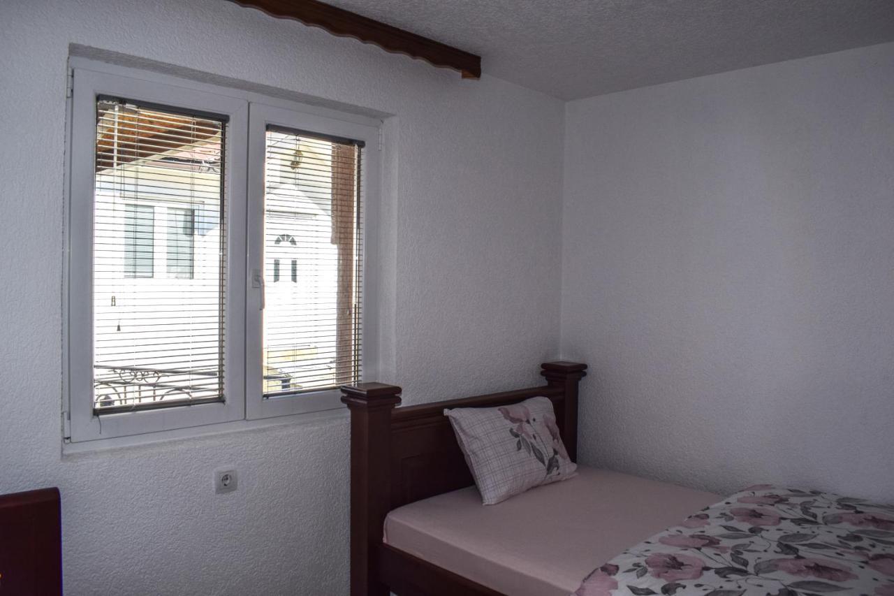 Ema Guest House Плав Екстер'єр фото