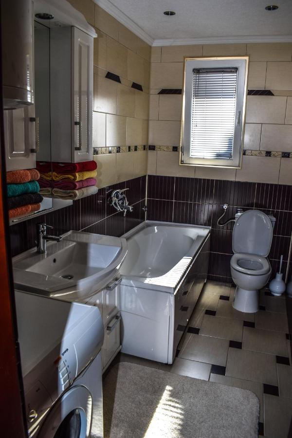 Ema Guest House Плав Екстер'єр фото