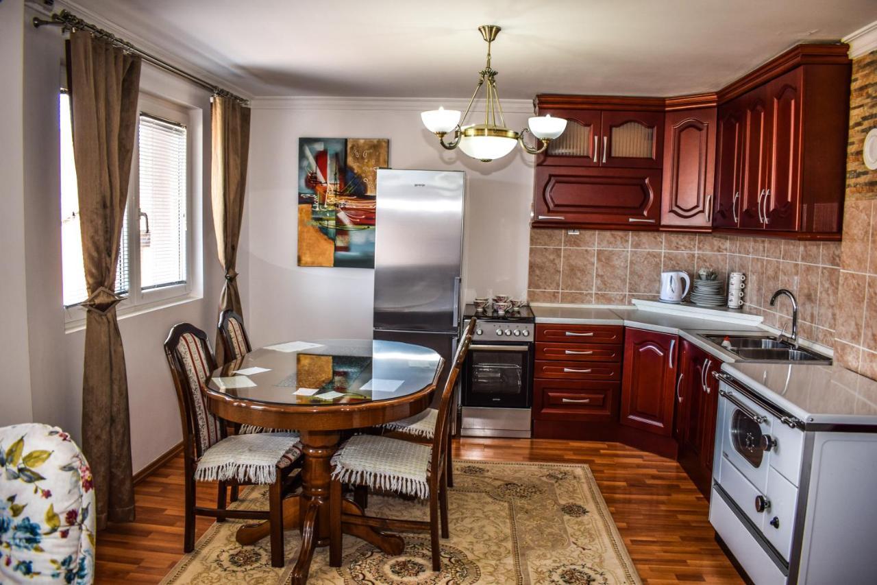 Ema Guest House Плав Екстер'єр фото